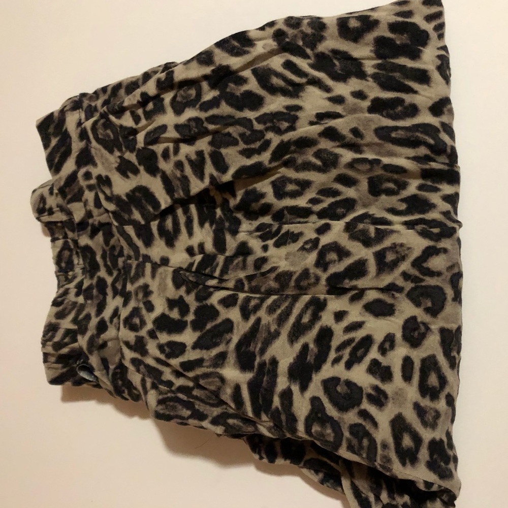 Leopard color style dress pants, above the ankle.